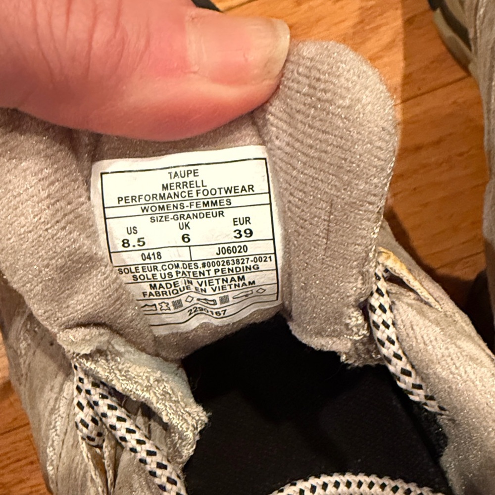 Women’s Merrell shoes - Picture 4 of 4